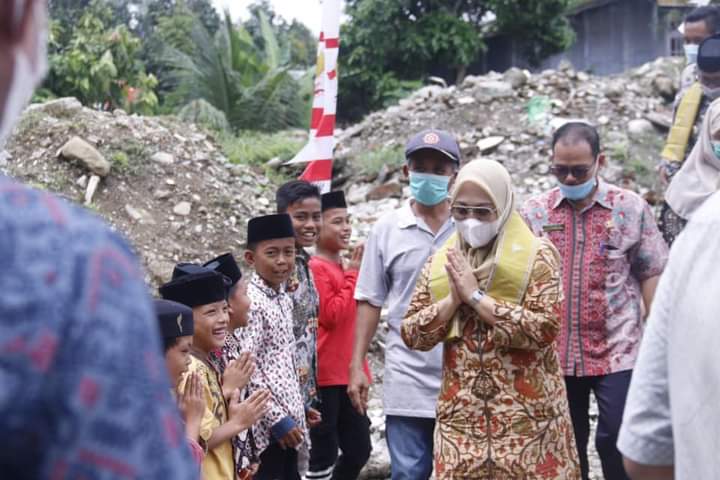 Bupati Mamuju Apresiasi Desa Tampalang Programkan Pembinaan Santri di Tingkat Dusun